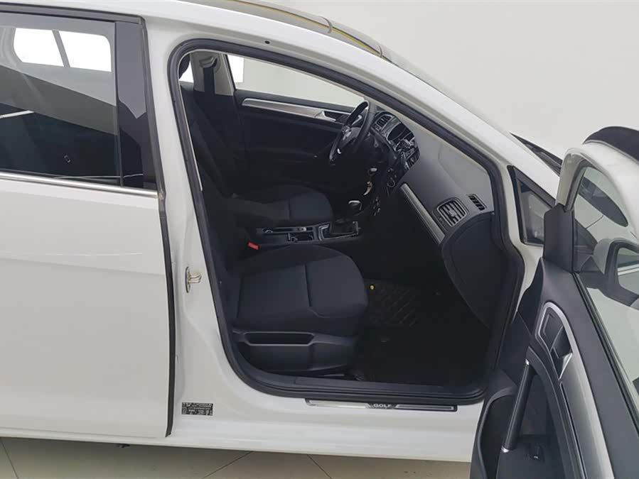 Volkswagen Golf 2020 car image #9