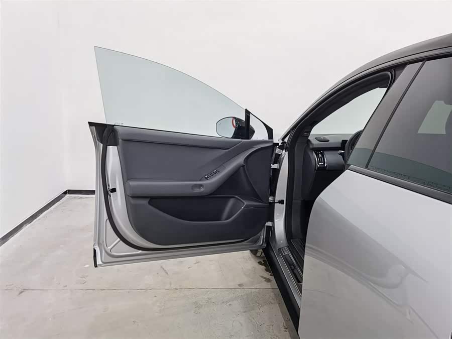 Xpeng P7+ 2024 car image #9