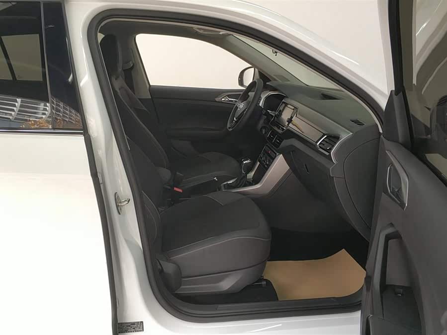 Volkswagen T-Cross 2019 car image #9