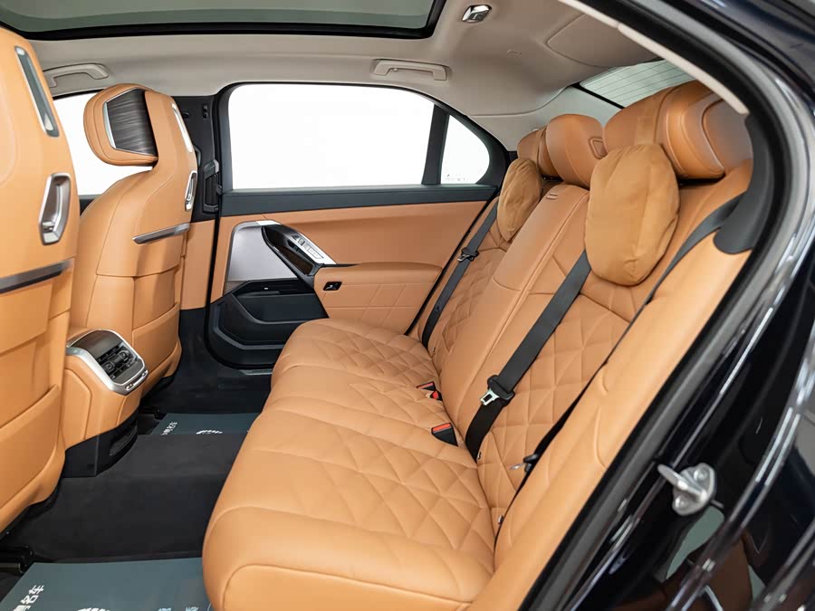 BMW 7 Series 2024 car image #9