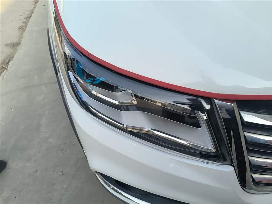 Forthing SX6 2016 car image #9