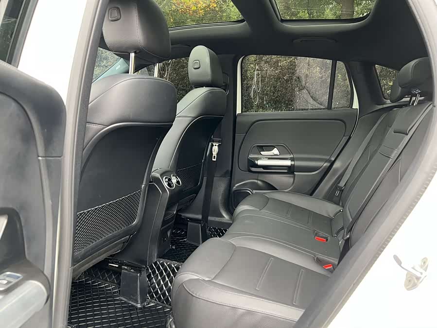 Mercedes-Benz GLA Class 2023 car image #9