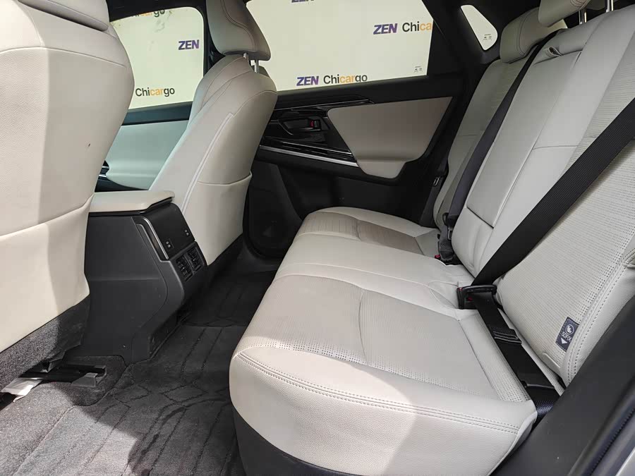 Toyota bZ4X 2022 immagine di auto #9