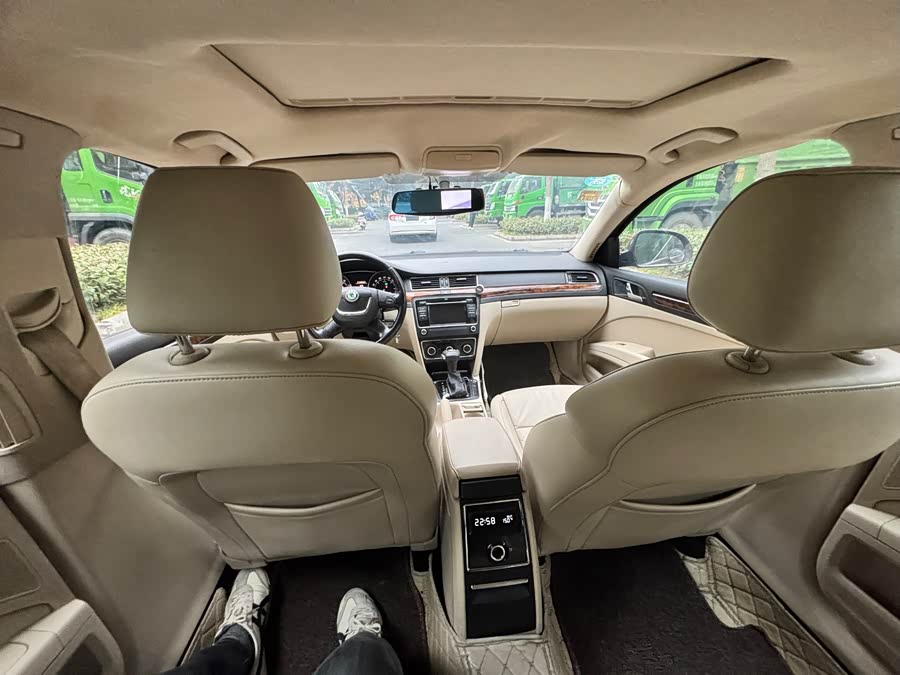 Skoda Superb 2012 image de voiture #9