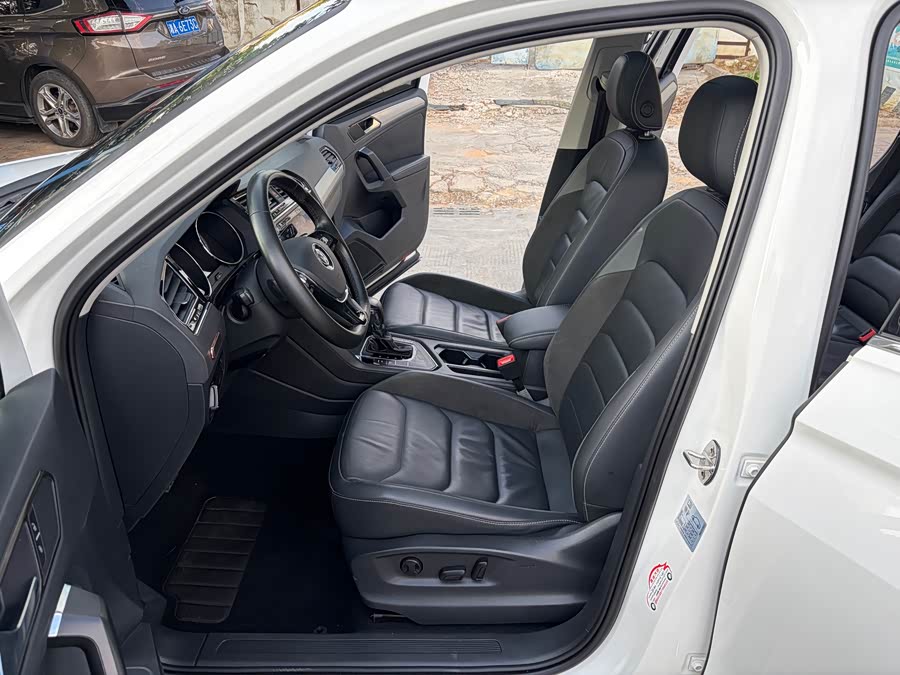 Volkswagen Tiguan L 2019 #9 Volkswagen Tiguan L 2019 car image #9