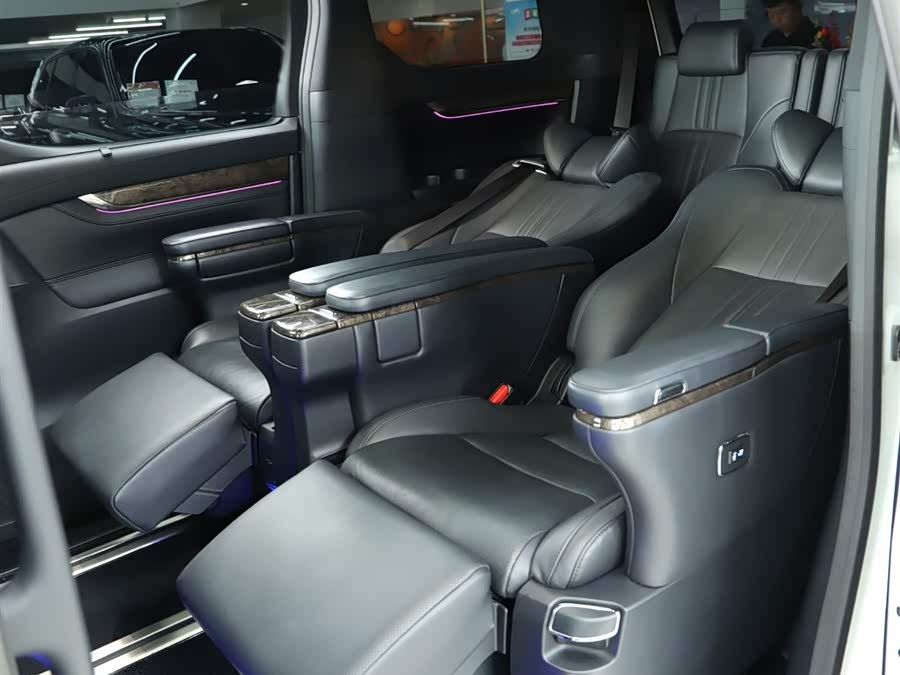 Toyota Alphard 2019 car image #9
