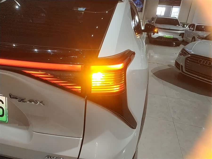 Toyota bZ4X 2022 immagine di auto #9