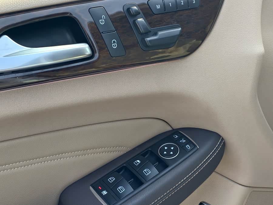 Mercedes-Benz M Class 2015 صورة سيارة #9