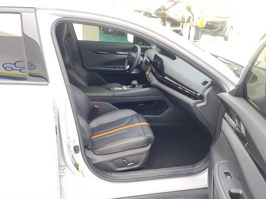 Changan UNI-V 2024 car image #9