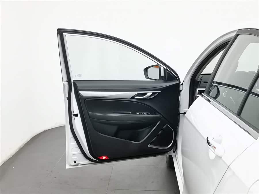 GEELY Emgrand 2018 car image #9