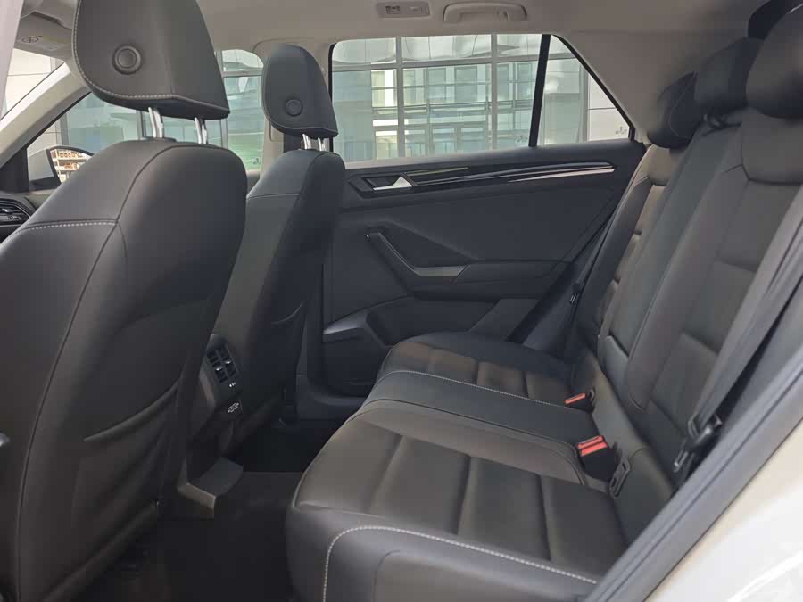 Volkswagen T-Roc 2022 car image #9