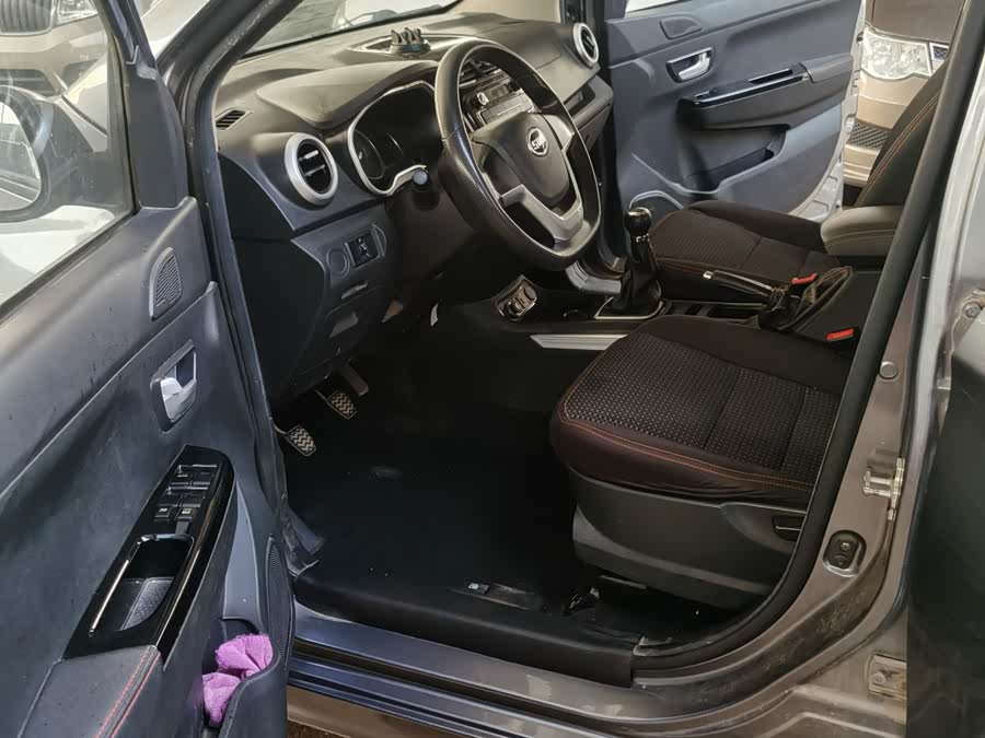 SWM X2 2021 изображение автомобиля #9