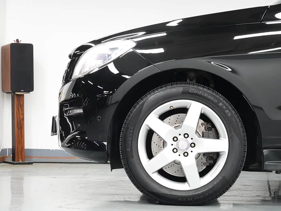 Mercedes-Benz M Class 2012 car image #9