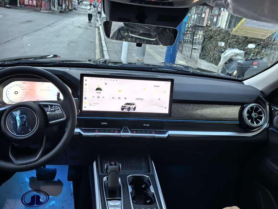 Tank 400 car image #9