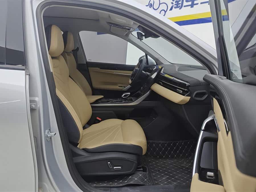 GEELY Boyue L 2023 car image #9