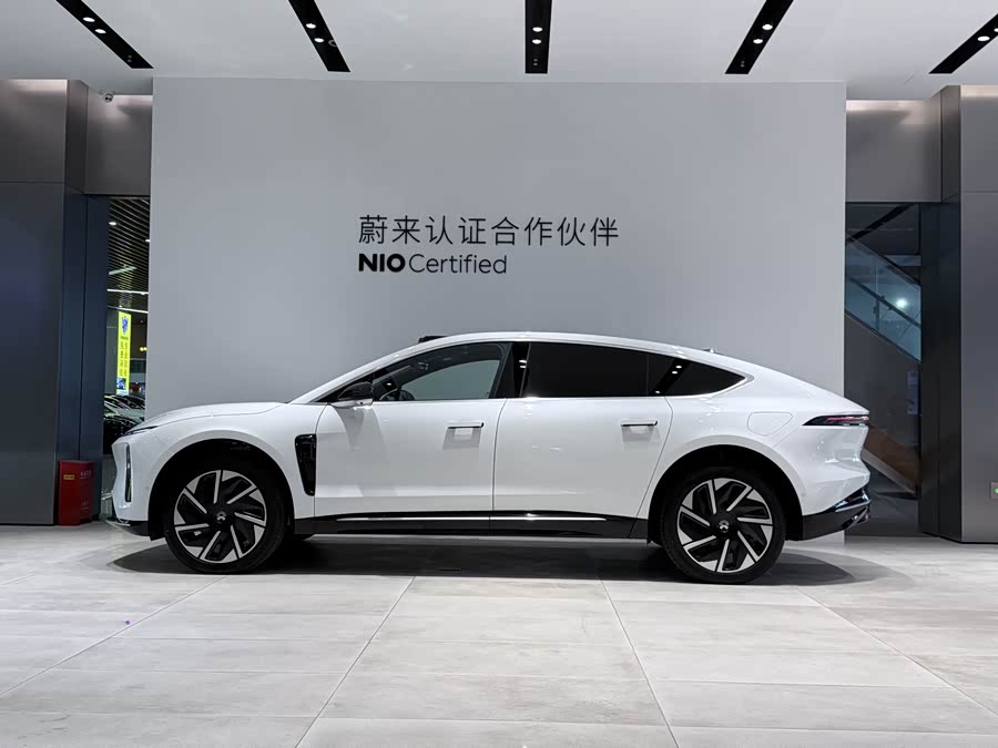 NIO ET9 2025 car image #9