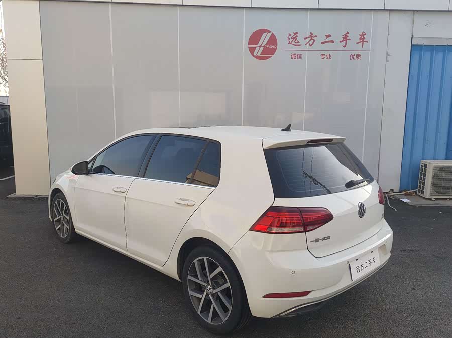 Volkswagen Golf 2020 car image #9