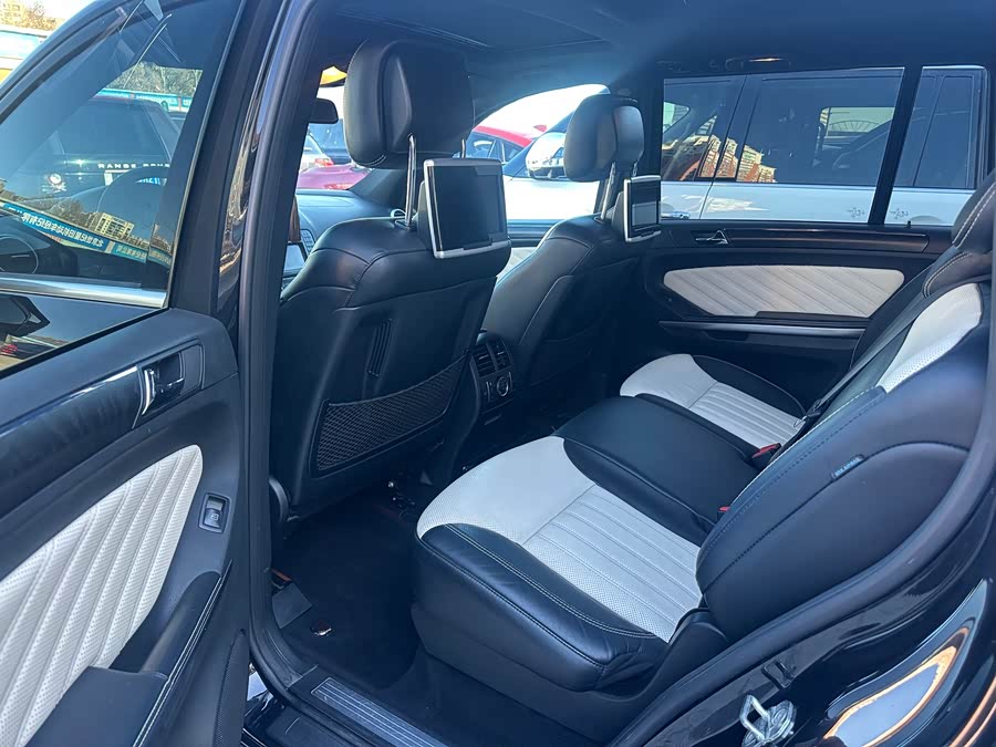 Mercedes-Benz GL Class 2012 car image #9