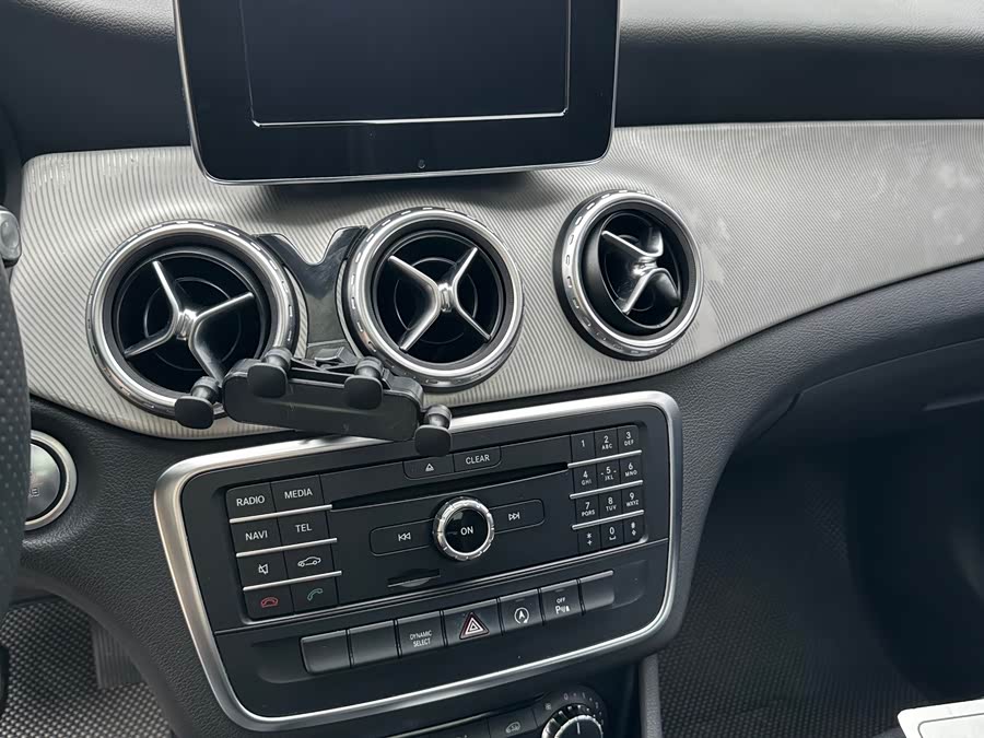 Mercedes-Benz GLA Class 2016 car image #9