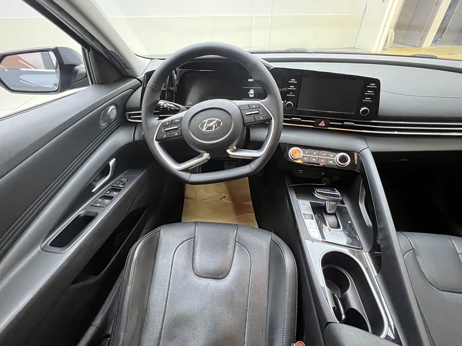 Hyundai Elantra 2021 immagine di auto #9