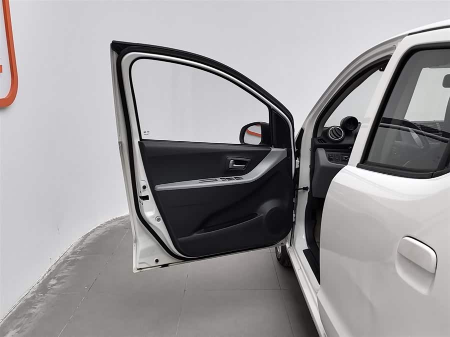 Suzuki 2013 car image #9
