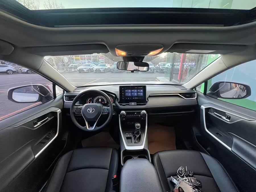 Toyota RAV4 2021 صورة سيارة #9