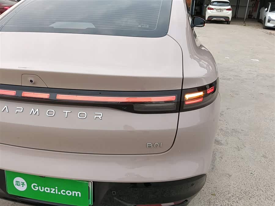 零跑汽车 零跑B01 2025 汽车图片 #9