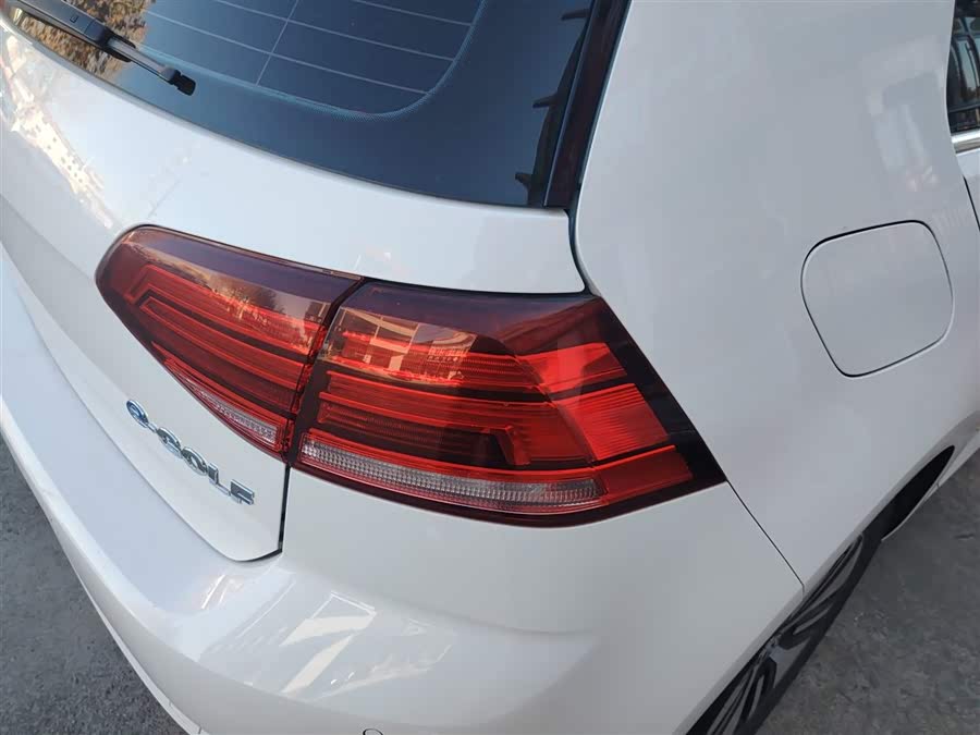 Volkswagen Golf Pure Electric 2020 car image #9