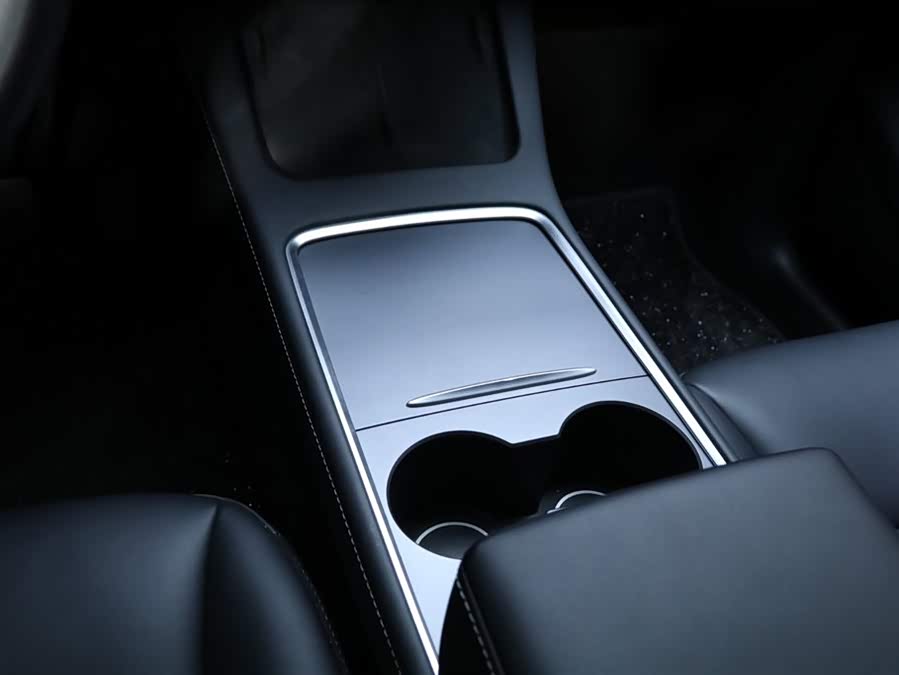 Tesla Model Y 2022 car image #9