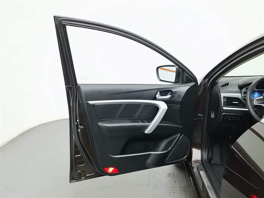 GEELY Emgrand 2017 car image #9