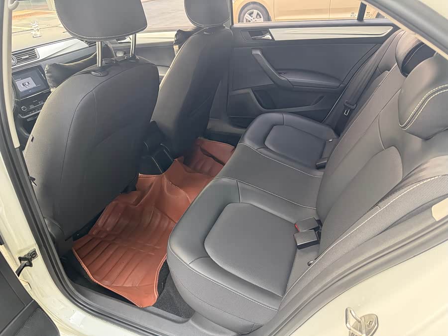 Skoda Rapid 2020 car image #9