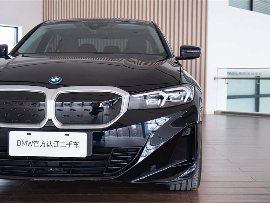 BMW i3 2024 car image #9