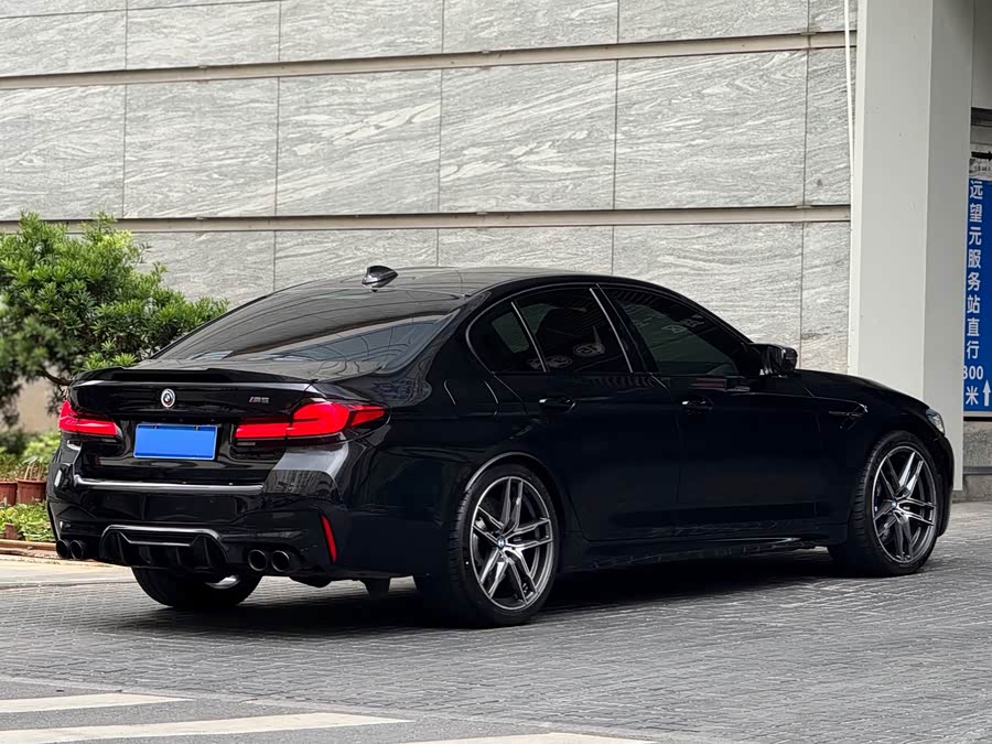 BMW M5 2023 car image #9