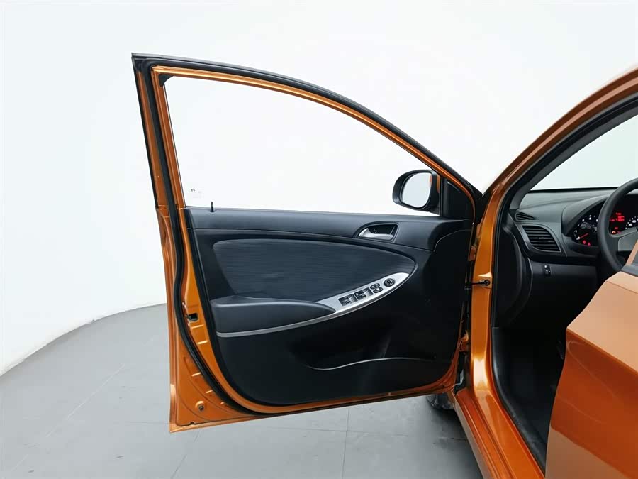 Mazda Reina Hatchback 2014 car image #9