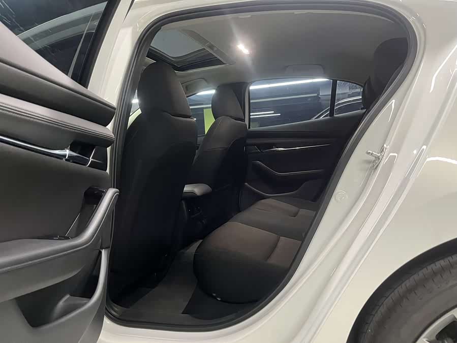 Mazda 3 Axela 2021 car image #9