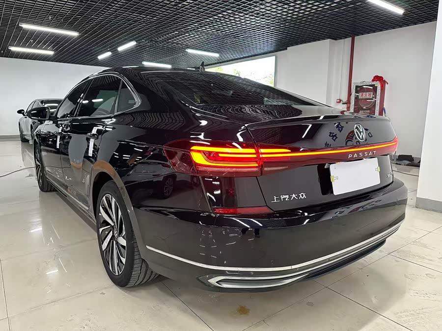 Volkswagen Passat 2024 car image #9