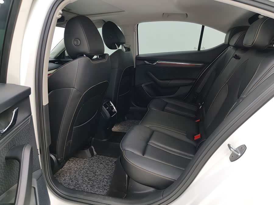Skoda Octavia 2022 car image #9