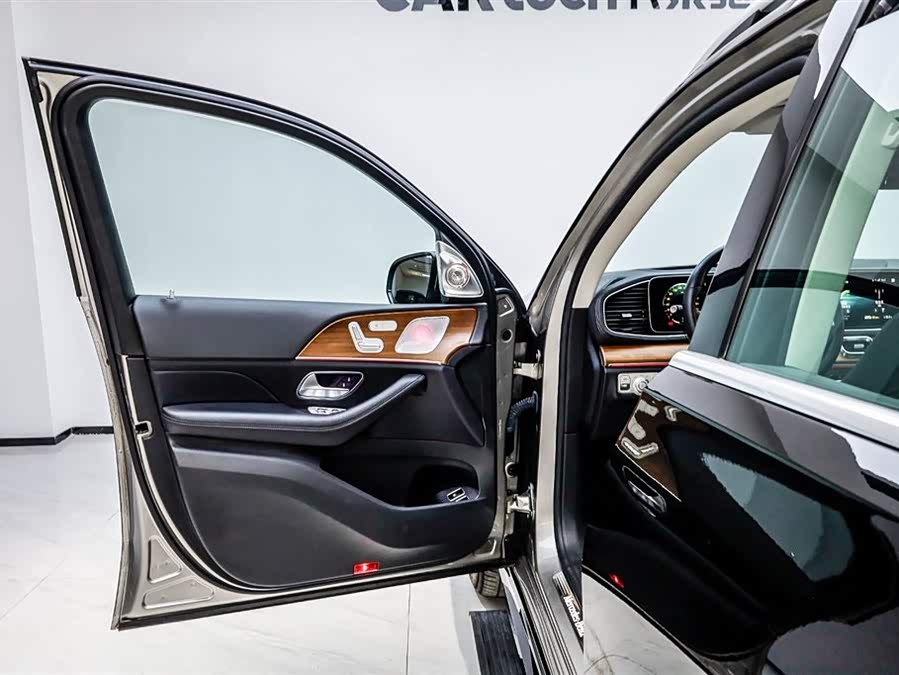 Mercedes-Benz GLE Class New Energy 2021 car image #9