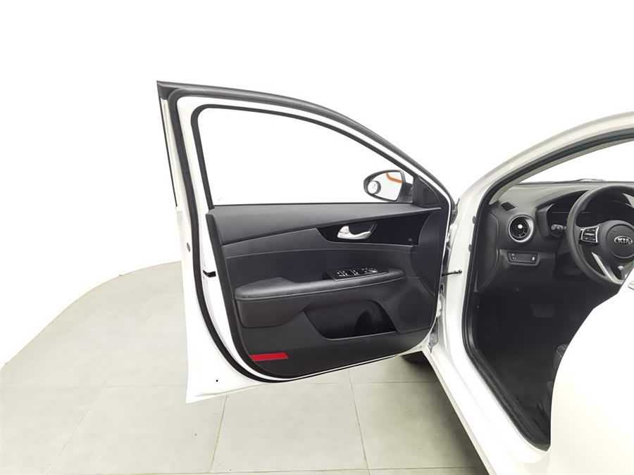 Kia K3 2020 car image #9