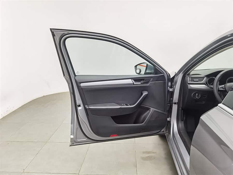 Skoda Superb 2017 car image #9