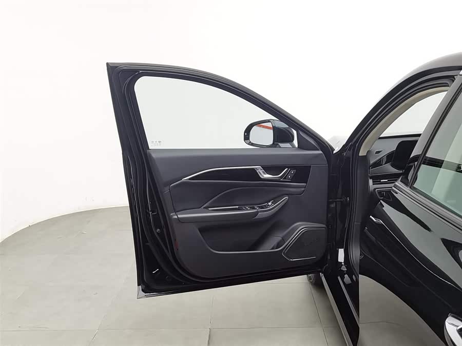 2023 car image #9