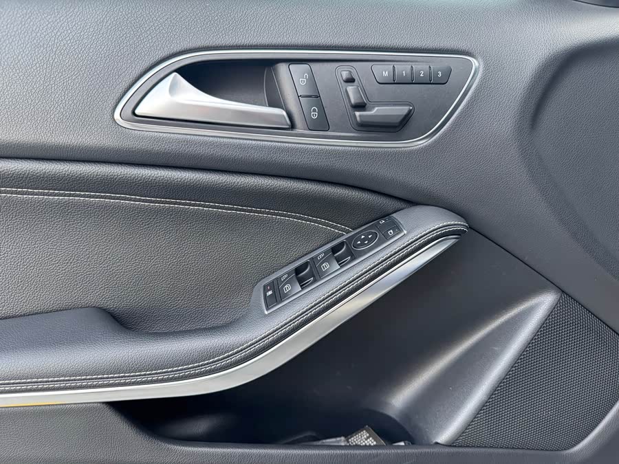 Mercedes-Benz GLA Class 2017 immagine di auto #9