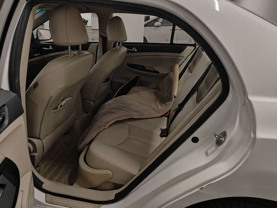 BYD e5 2017 #9 BYD e5 2017 car image #9