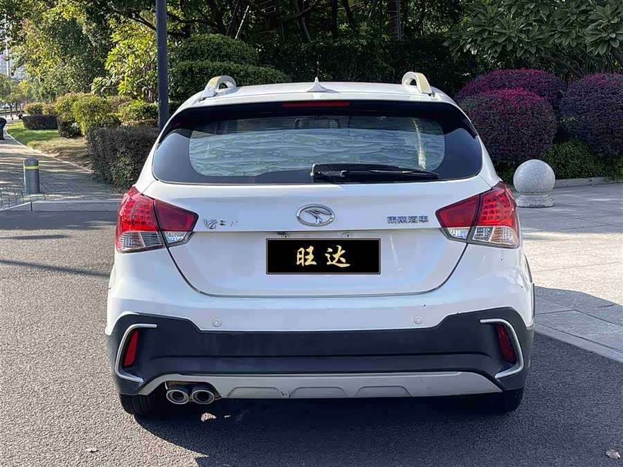 Soueast V6 Lingshi 2015 #9 Soueast V6 Lingshi 2015 car image #9