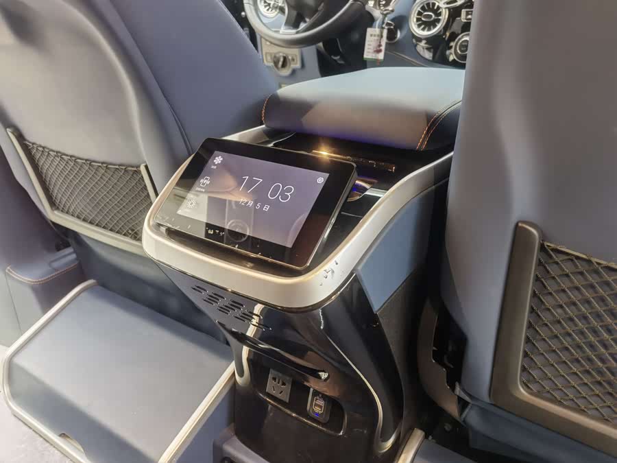 Mercedes-Benz Vito 2024 car image #9