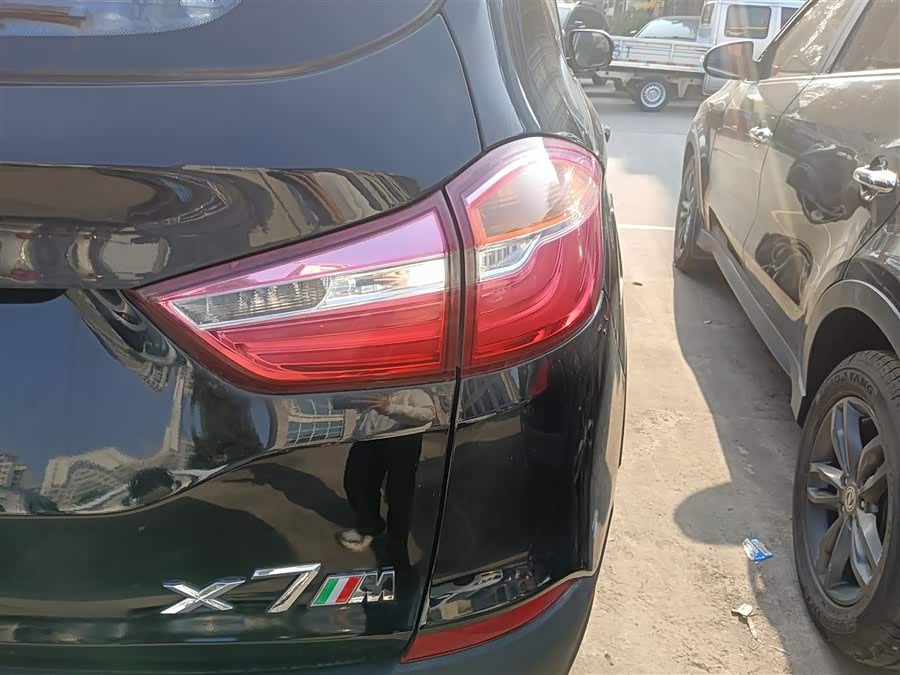 SWM X7 2017 #9 SWM X7 2017 car image #9