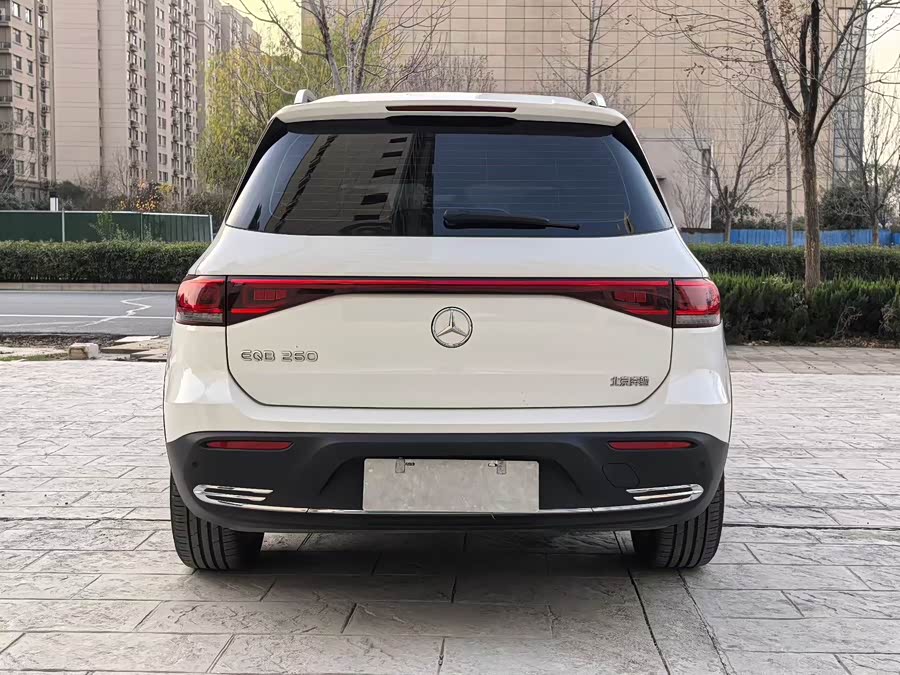 Mercedes-Benz EQB Class 2023 immagine di auto #9