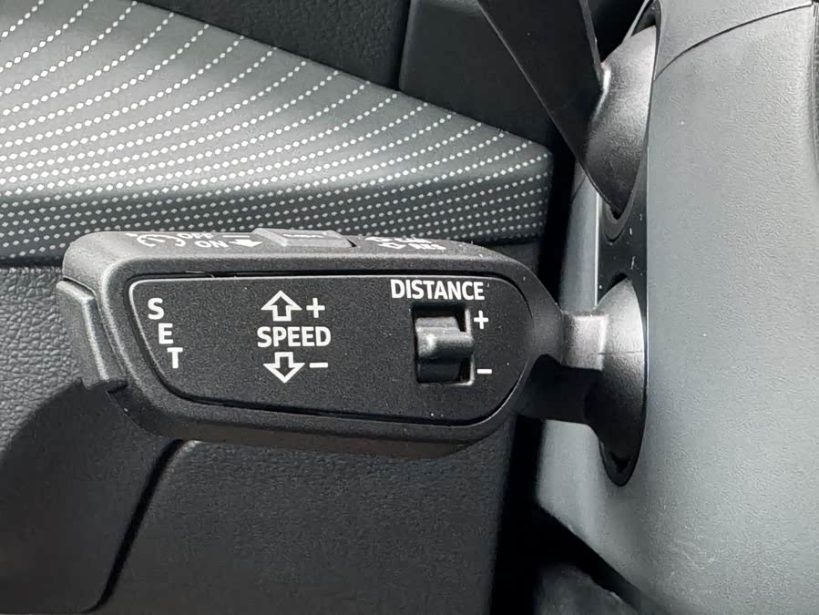 Audi Q2L 2025 car image #9