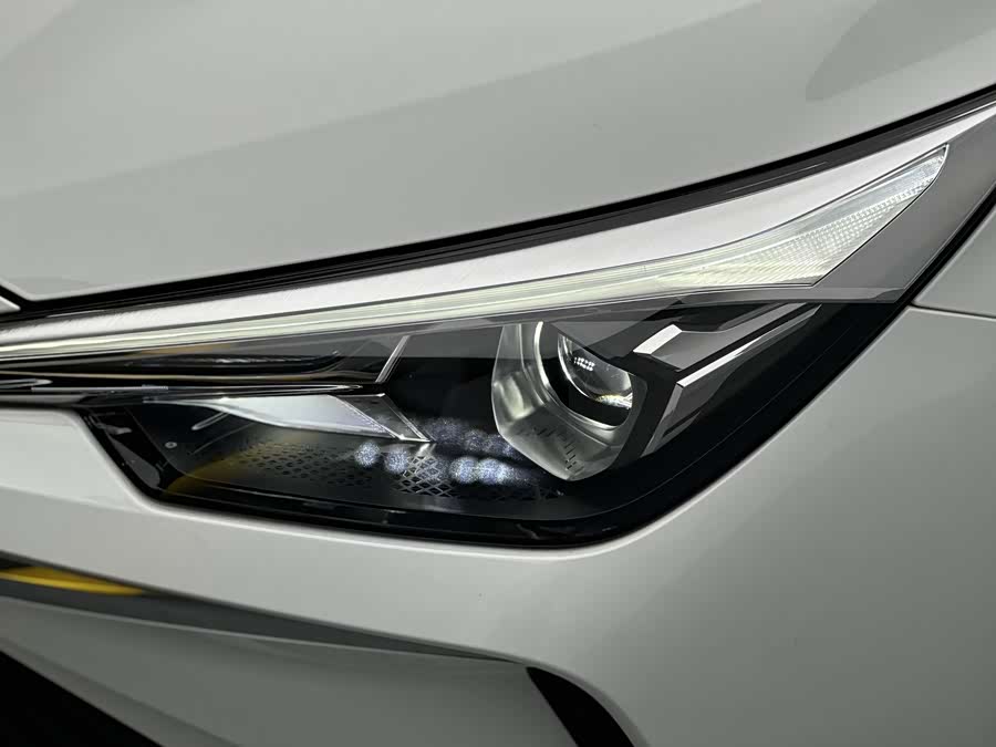Roewe i5 2023 car image #9