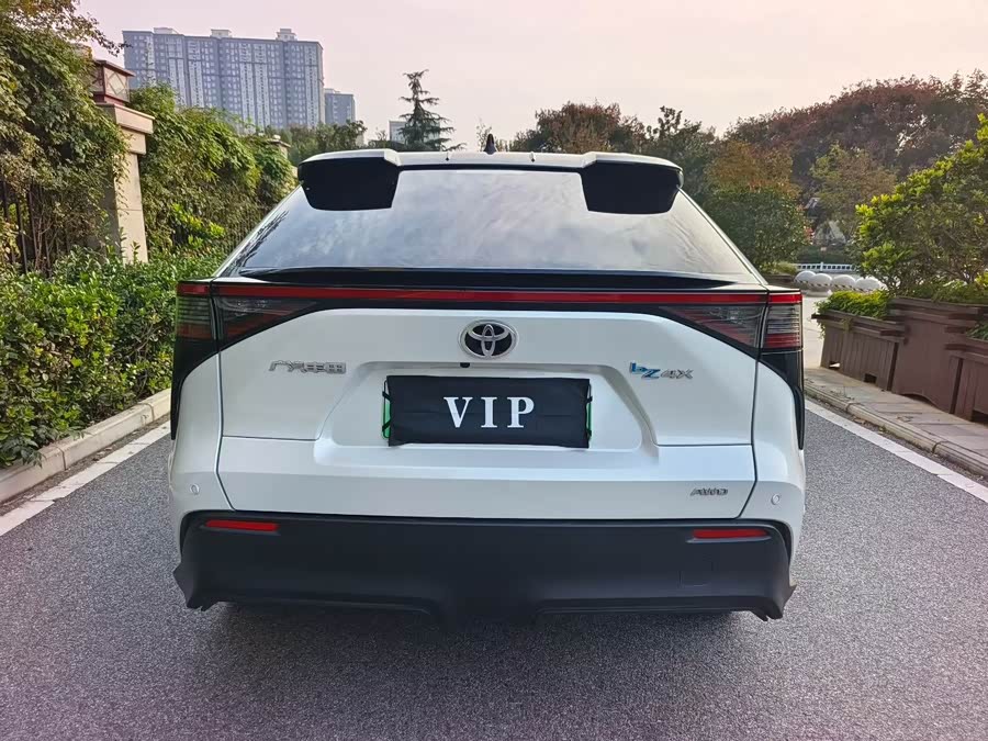 Toyota bZ4X 2022 immagine di auto #9